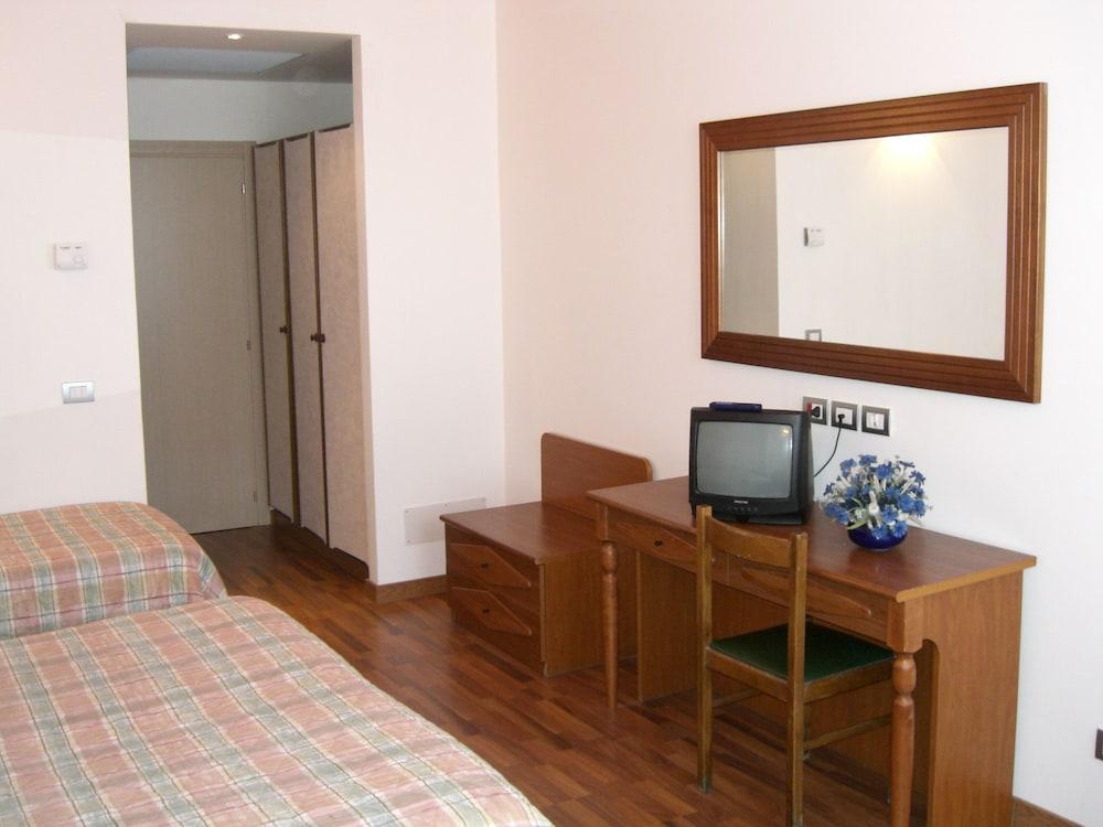 Hotel Golden Rimini Exterior photo