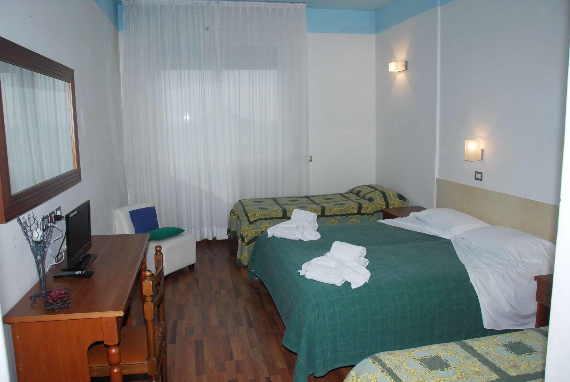 Hotel Golden Rimini Exterior photo